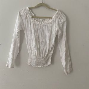 Textured slight puff long sleeve top